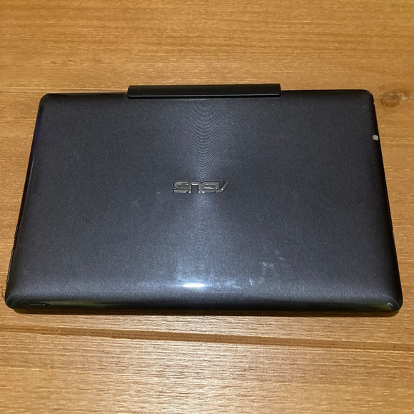 ASUS transformer 10.1"  2-in-1 Ultra HD Touch-Screen Tablet/Laptop model: T100TA - Picture 5 of 11